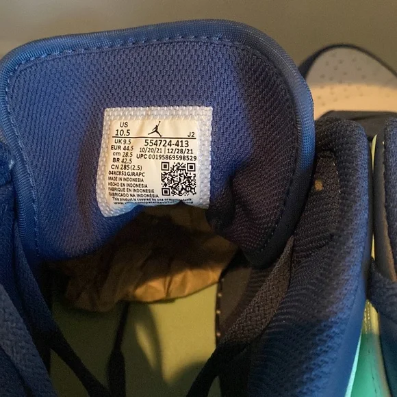 Men’s Air Jordan 1’s Mid- Size 10.5- Great Condition! - Picture 5 of 5